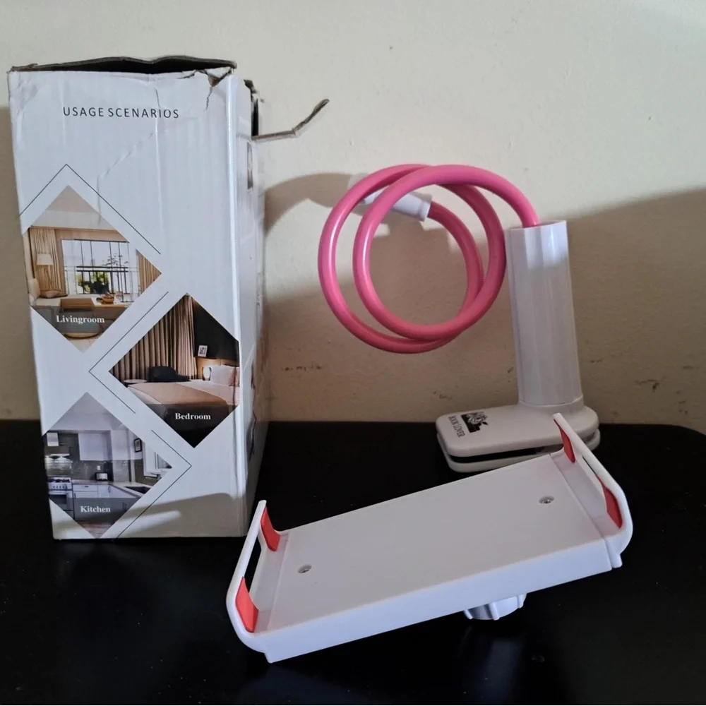 Willow Winters Pink and White Phone Holder
